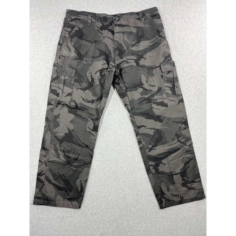 Wrangler Pants Mens 42x30 Gray Camo Relaxed Loose Fit Straight Cargo Pockets